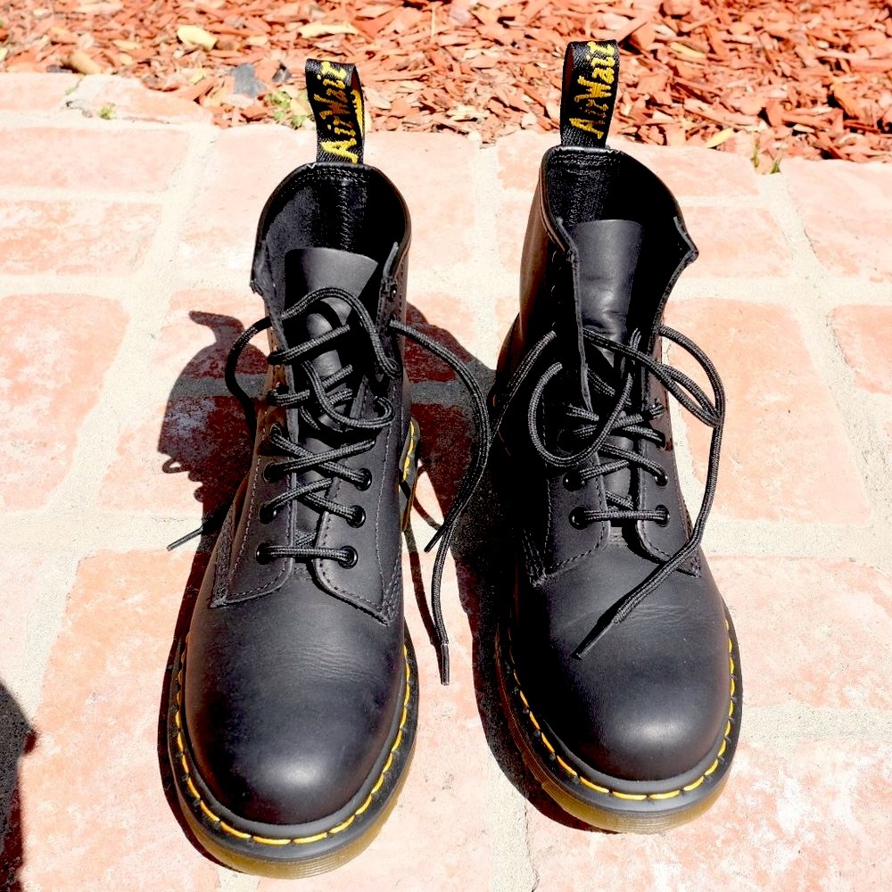 Dr Martens 1460 Black Greasy Size 39 - LIKE NEW